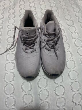 Nike Women's Light Gray Athletic Sneakers